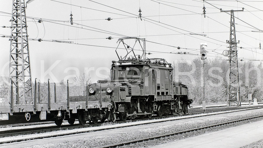 170 95,3 - 1979 77_KR66758