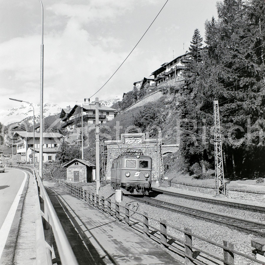 400 100,127 - 1981 036_KR13091