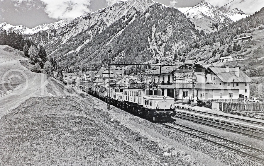 400 87,3 - 1981 032_KR12971