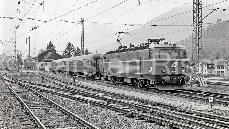 410 38,2 - 1980 49_KR60205