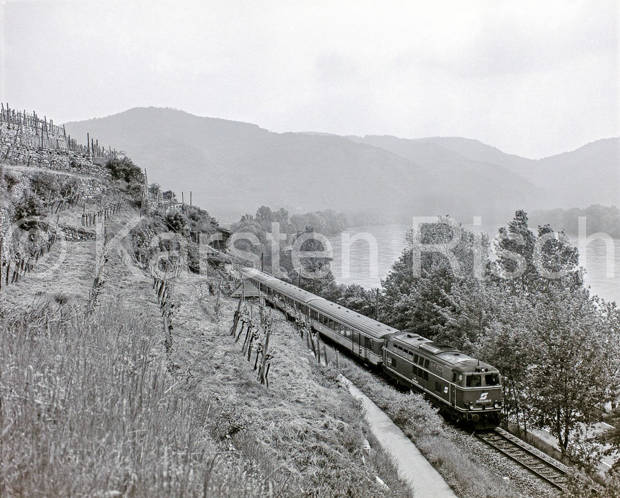 811 11,4 - 1988 011-1987_KR88468