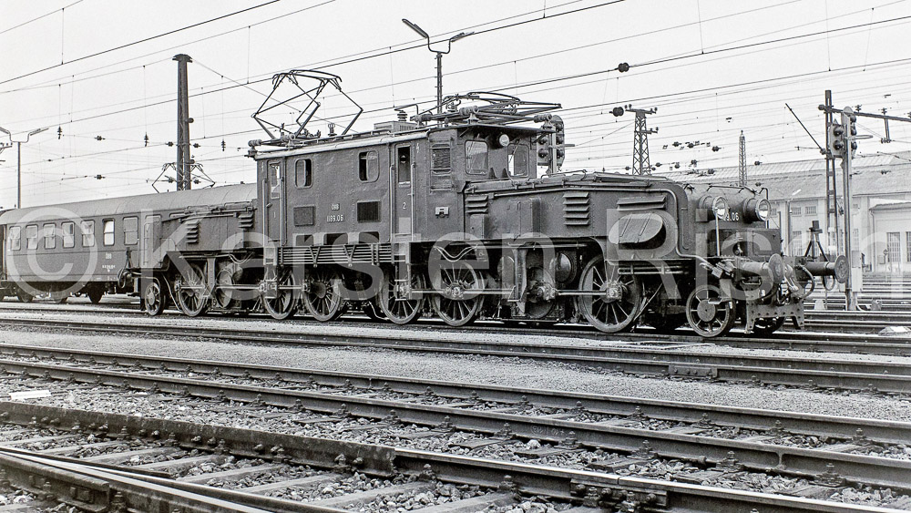 170 107,6 - 1976 60_KR51674