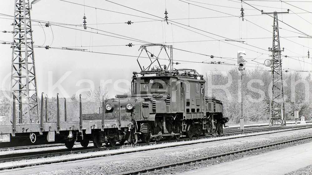 170 95,3 - 1979 77_KR66758