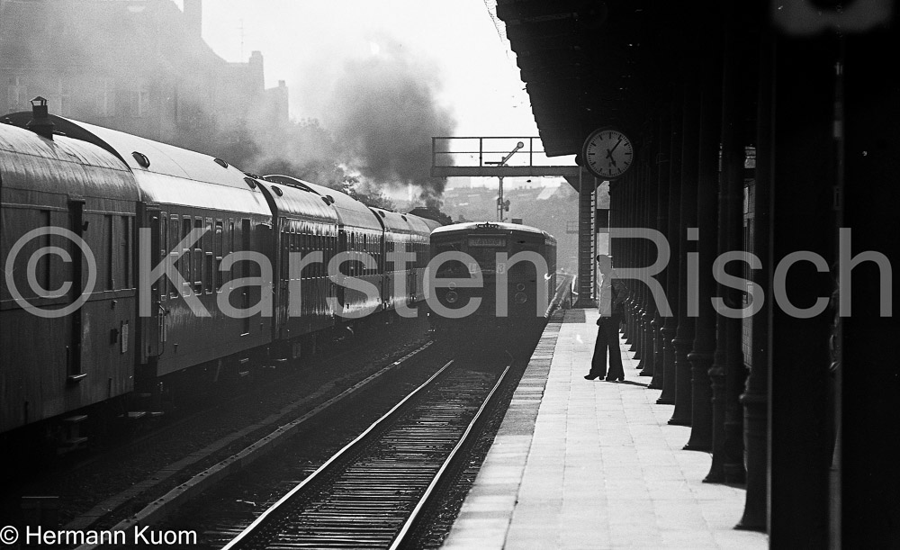 Berlin 10 Savigniplatz - 01 517 S Bahn_