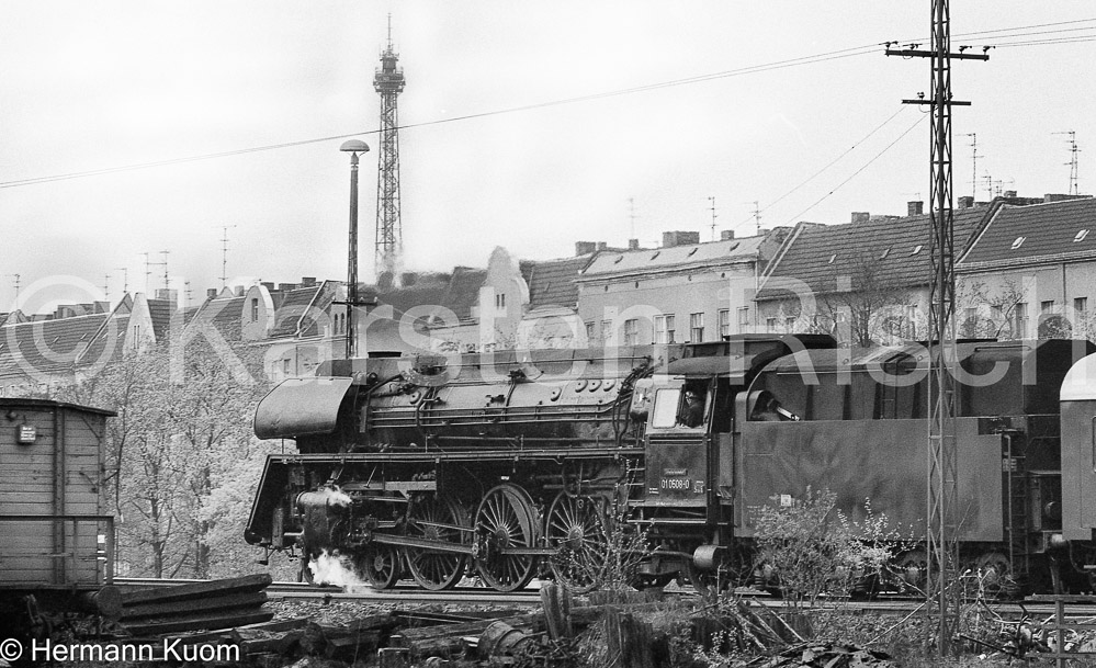 Berlin 11 Charlottenburg - 01 508  und Funkturm_