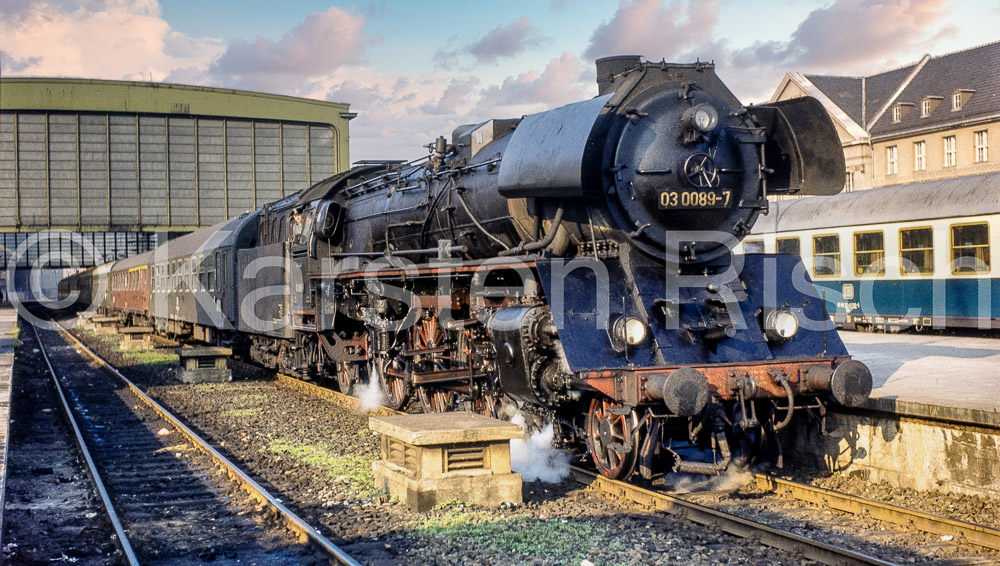 Berlin BR03 9 Bf. Zoo - 1977 _KR79814-Bearbeitet-Himmel