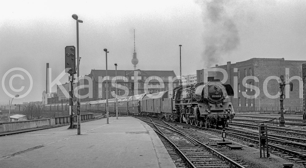 Berlin-Ost BR 03 Ostbahnhof - 1976 01-02_KR10261