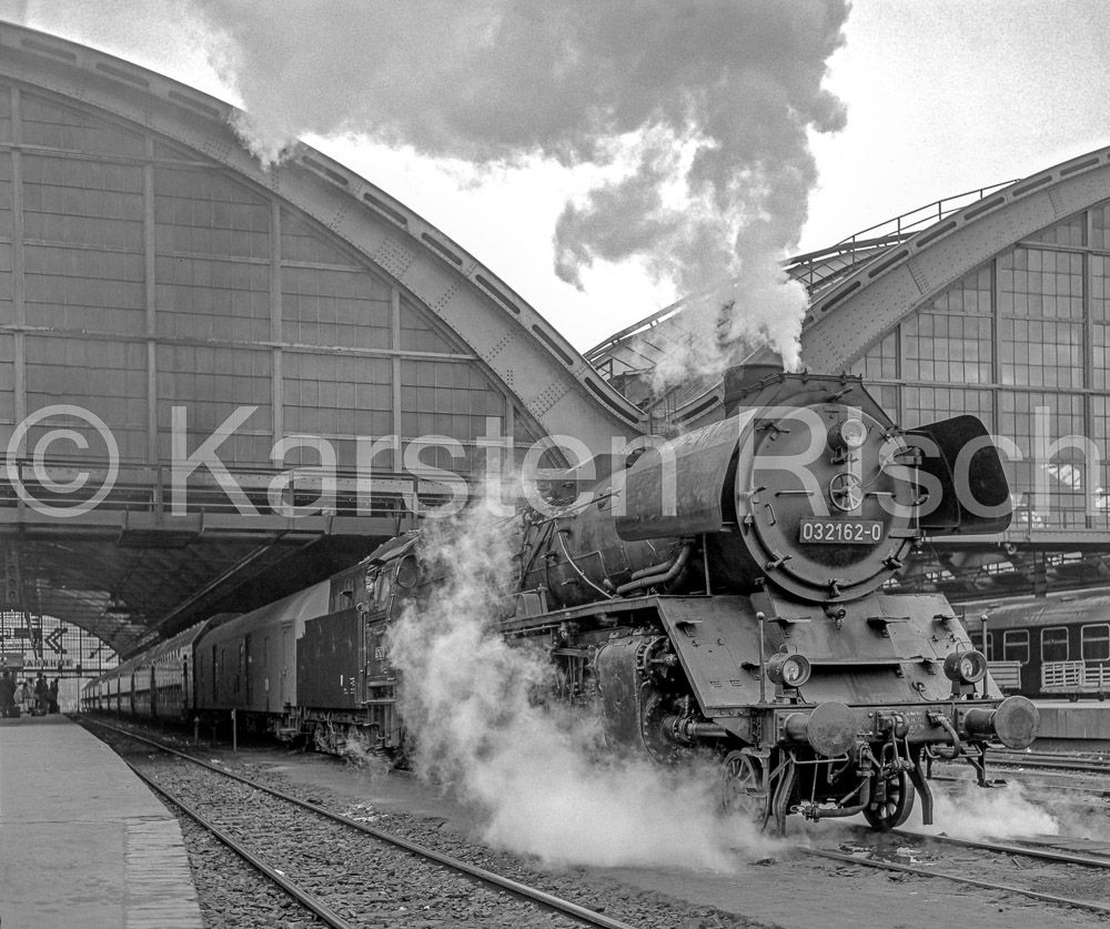 Berlin-Ost BR 03 Ostbahnhof - 1976 01-02_KR10262