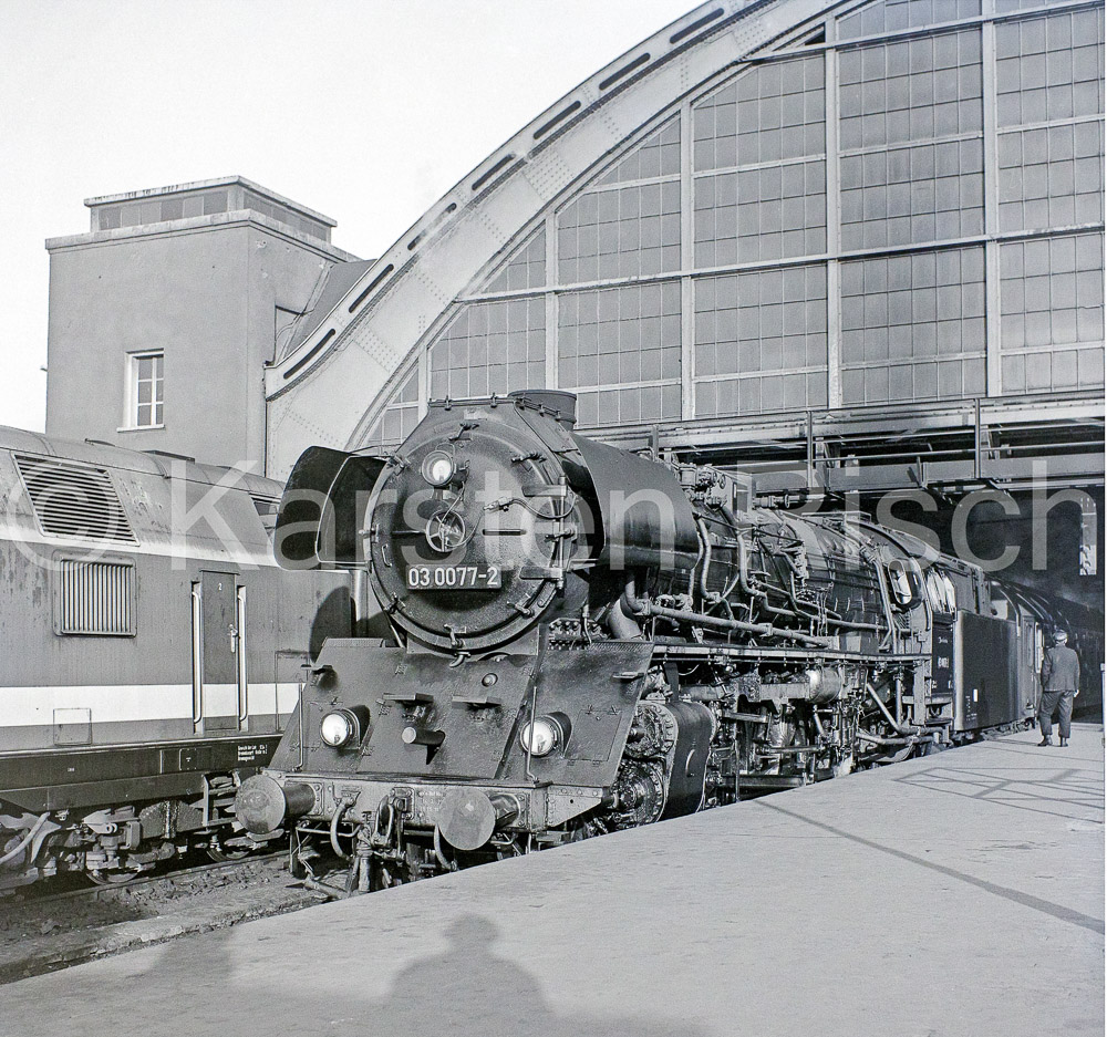 Berlin-Ost BR 03 Ostbahnhof - 1976 01_KR81052