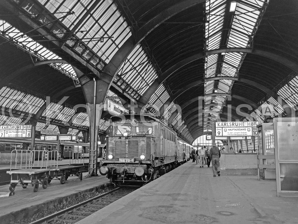 710 -4,6 - 1983 30_KR35800