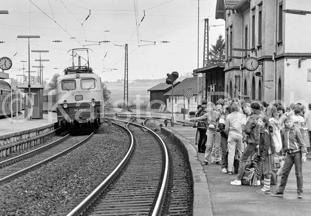 710 15,3 - 1983 17_KR35712