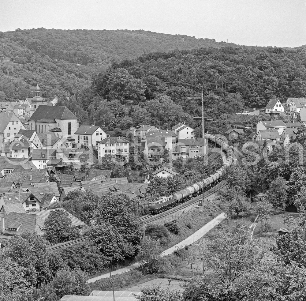 710 22,1 - 1983 37_KR45904