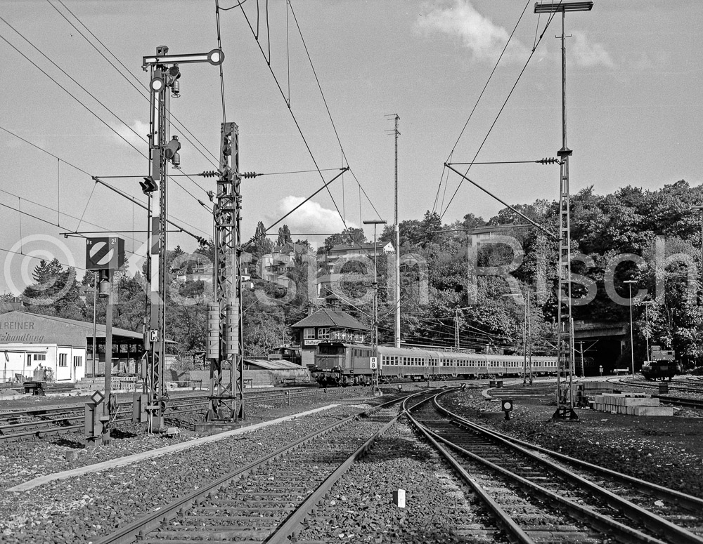 740 08,6 - 1983 32_KR35824