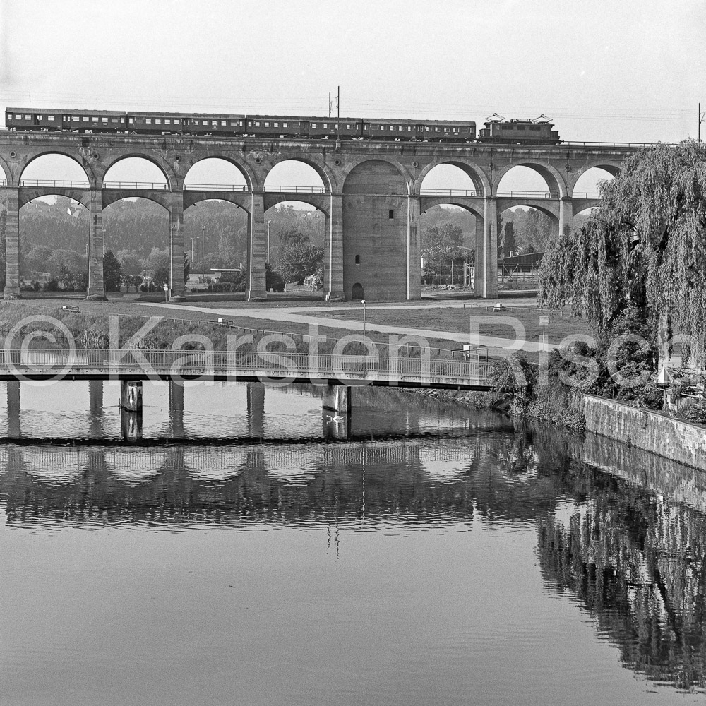 780 23,6 - 1983 33_KR35836