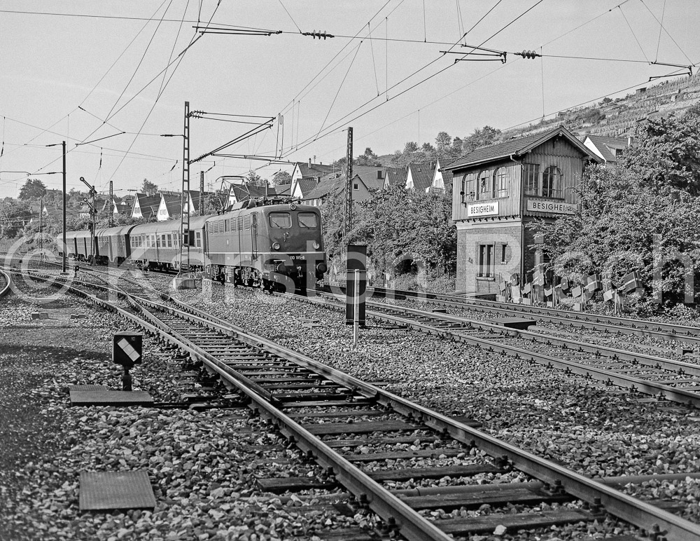 780 30,2 - 1983 34_KR35846