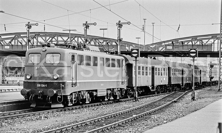 727 -1,4 - 1978 53_KR13642