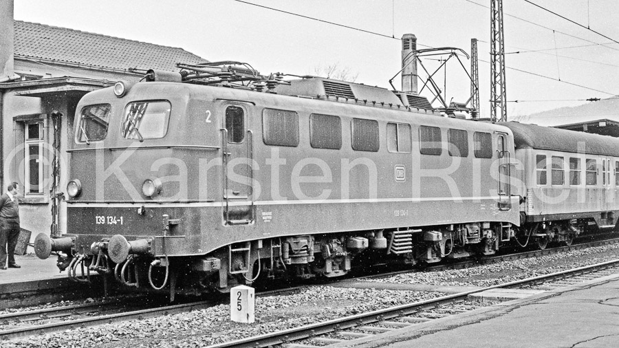 727 2,5 - 1975 105_KR80713