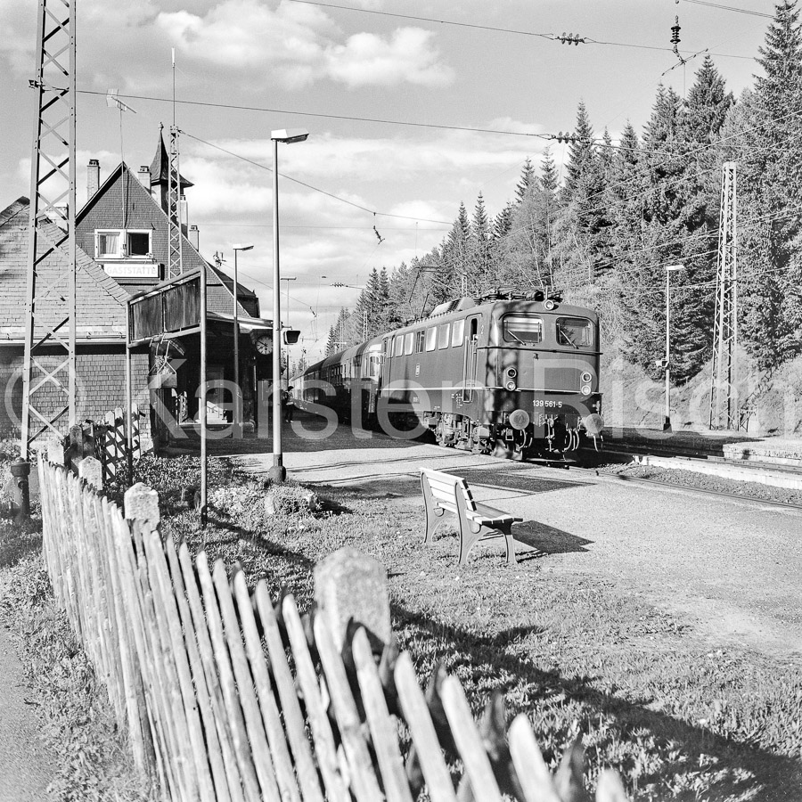 728 7,6 - 1979 87_KR86884