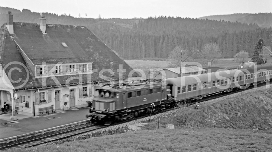 WO-728 xxx - 1979 93_KR86966