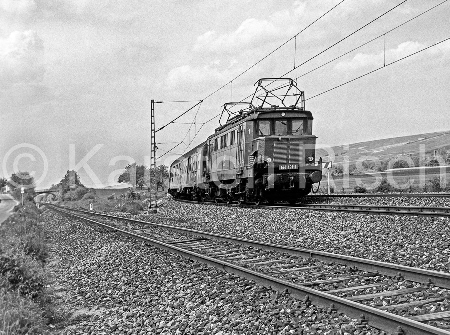 780 117,6 - 1977 18_KR52033