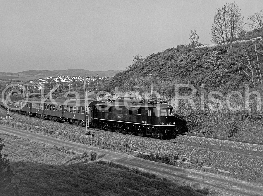 780 120,2 - 1977 18_KR52036