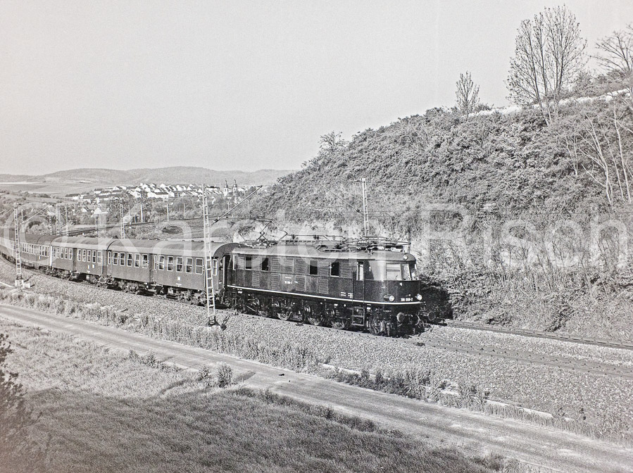 780 120,2 - 1977 18_KR52036(2)