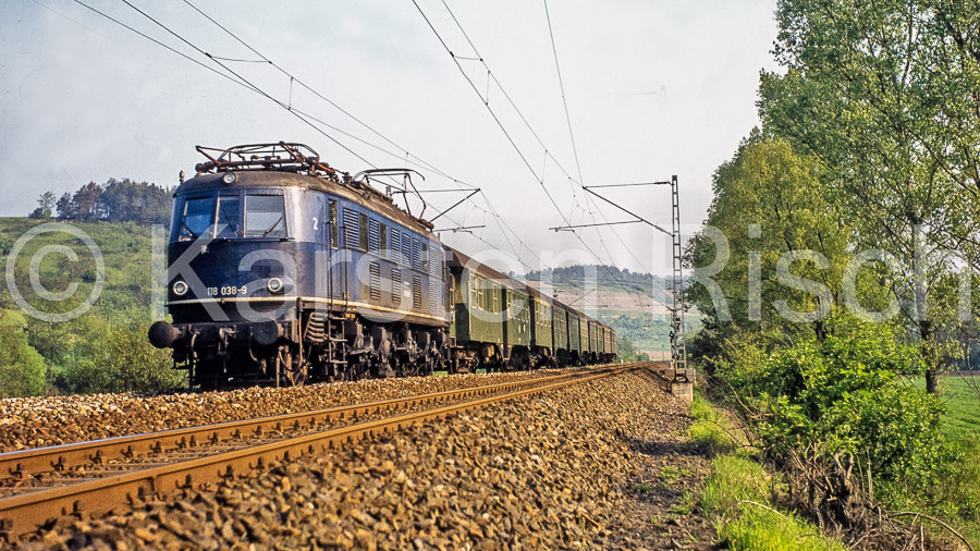 780 121,1 - 1978_KR79875(16 9)