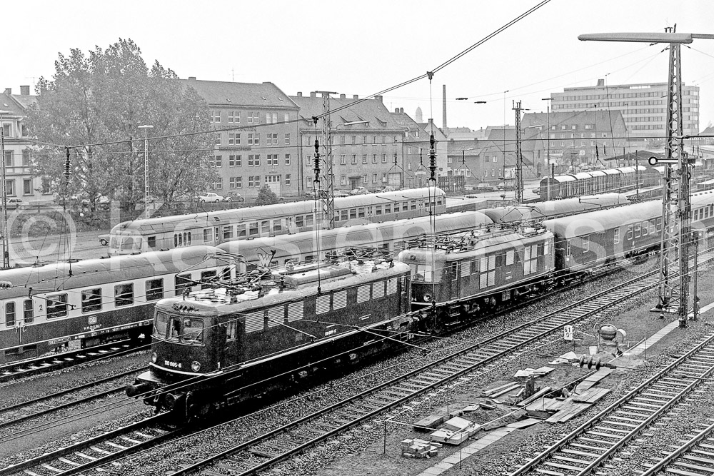 820 0,0 - 1977 15_KR51998