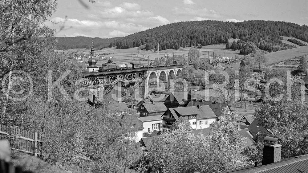 840 47,4 - 1983 13_KR35472(16 9)