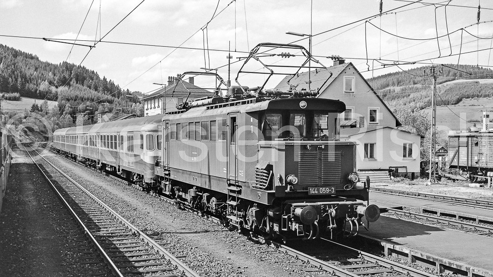 840 47,6 - 1983 12_KR35470