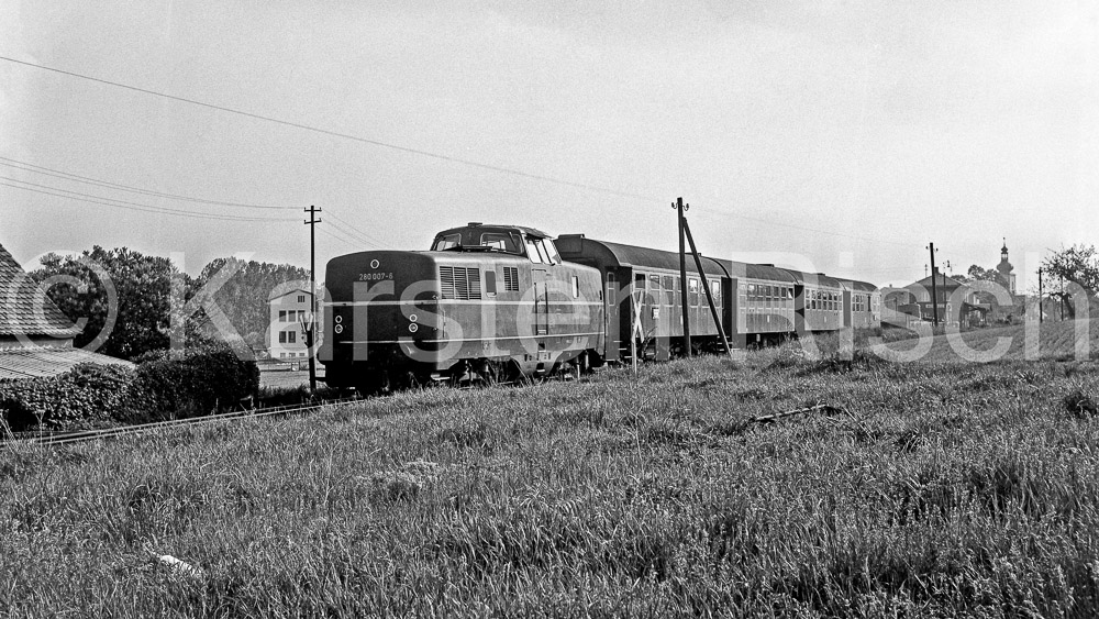 824 11,1 - Steigerwaldbahn - 1977 15_KR52001