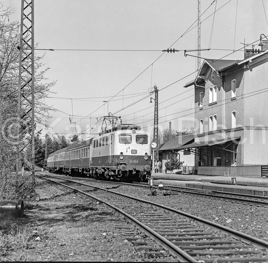 880 19,5 - 1984 18_KR46695