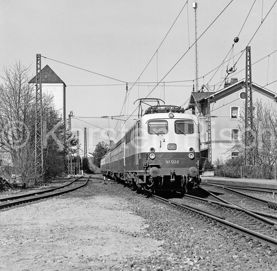 880 19,5 - 1984 18_KR46696