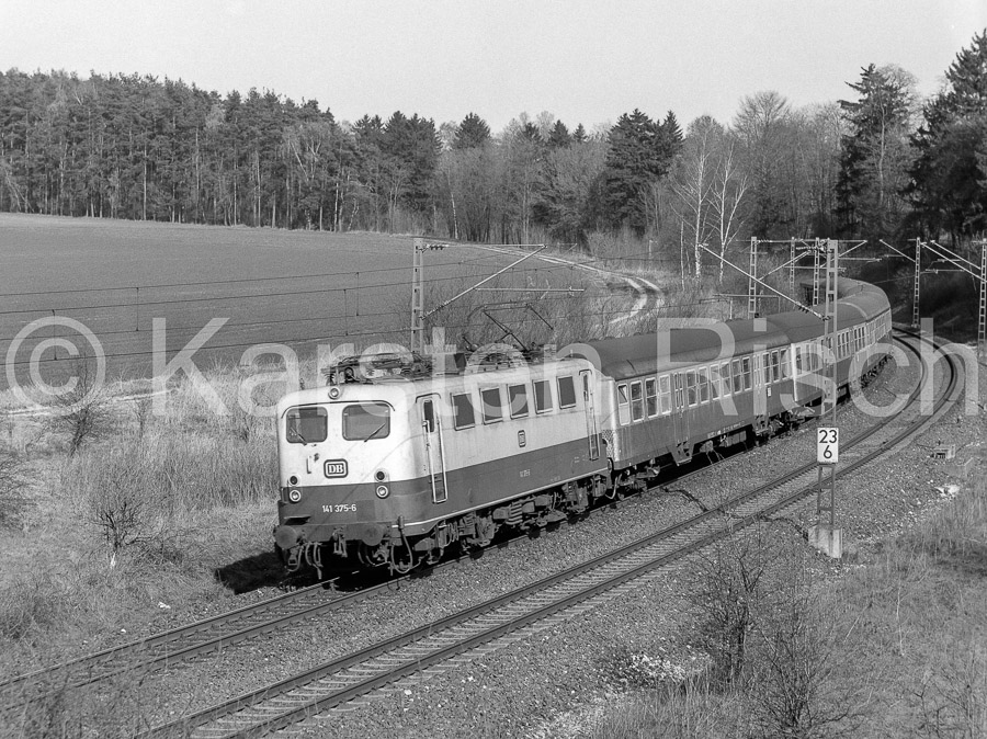 880 23,6 - 1984 25_KR46787