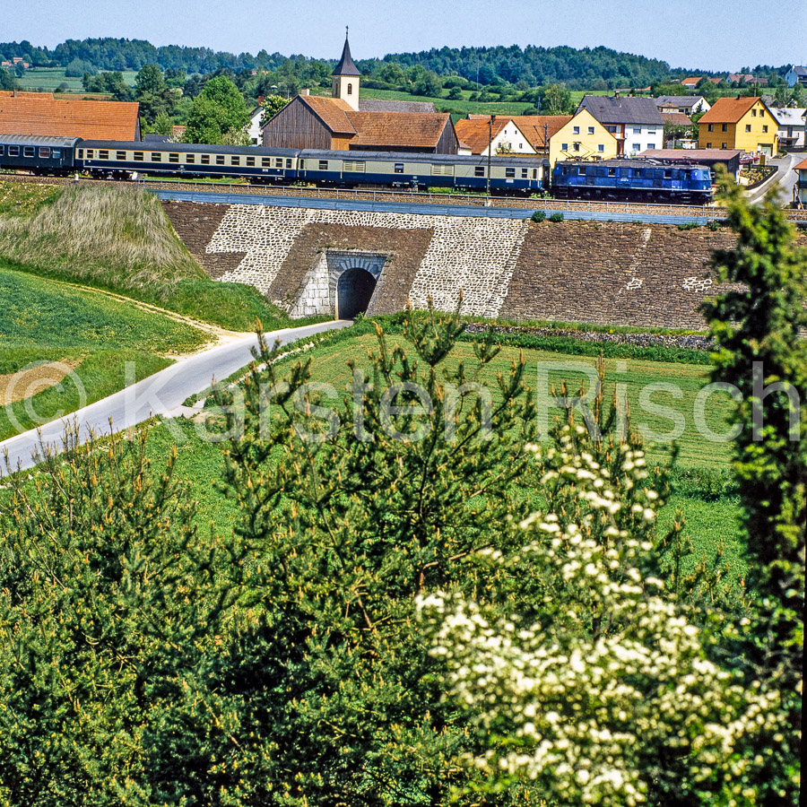 880 23,7 - 1983_KR33908