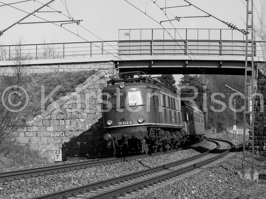 880 23,7 - 1984 25_KR46788