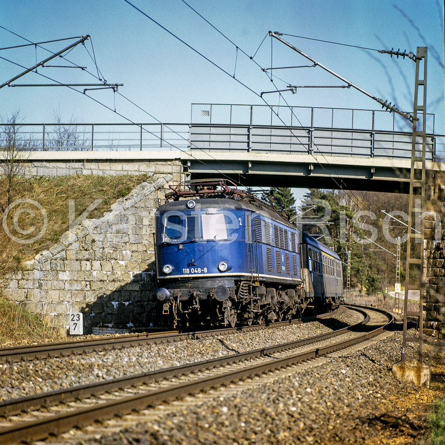 880 23,7 - 1984_KR64232