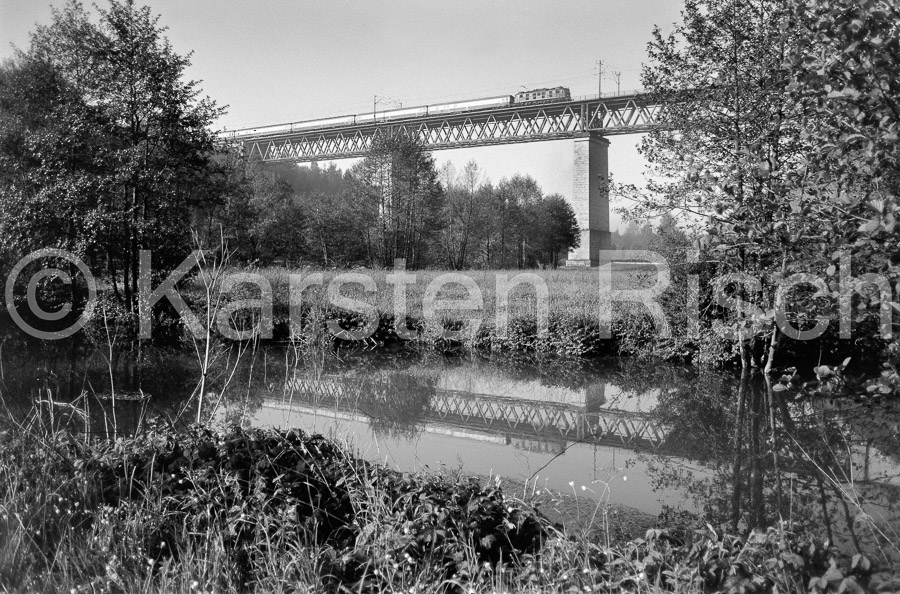 880 26,0 - 1983 17_KR35688