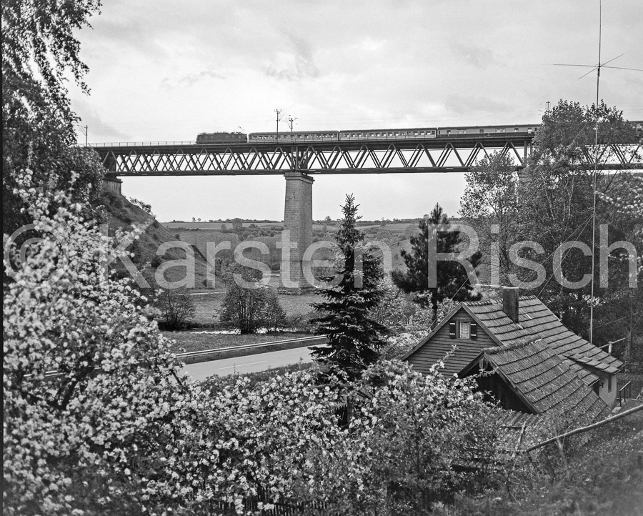 880 26,0 - 1983 19_KR35535