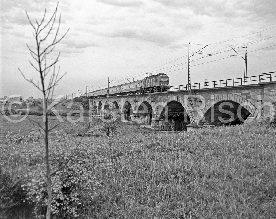 880 3,6 - 1983 14_KR35486