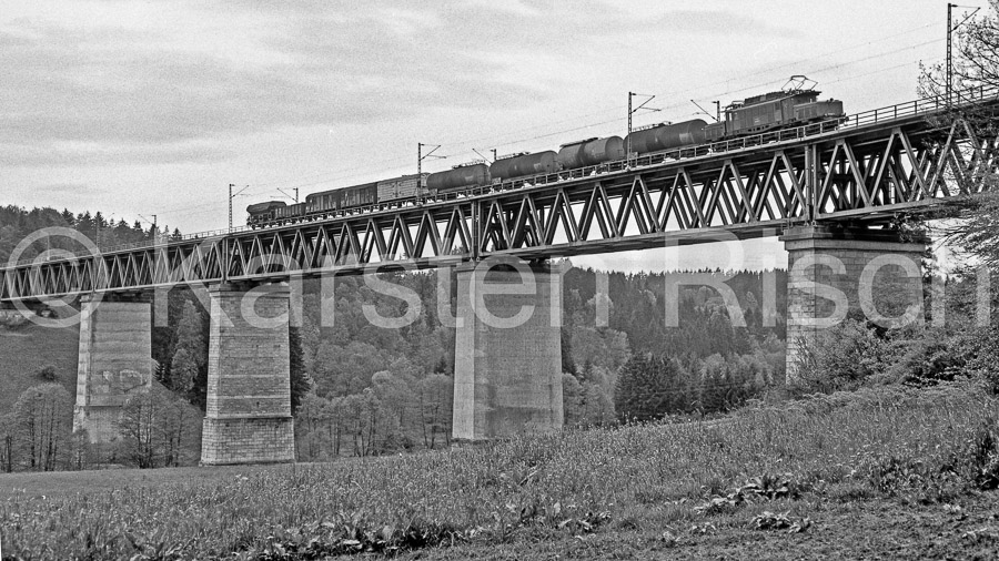 880 54,1 - 1983 16_KR35511