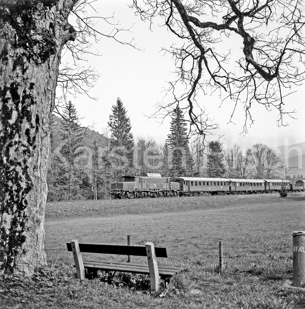 954 10,0 - 1979 67_KR66630