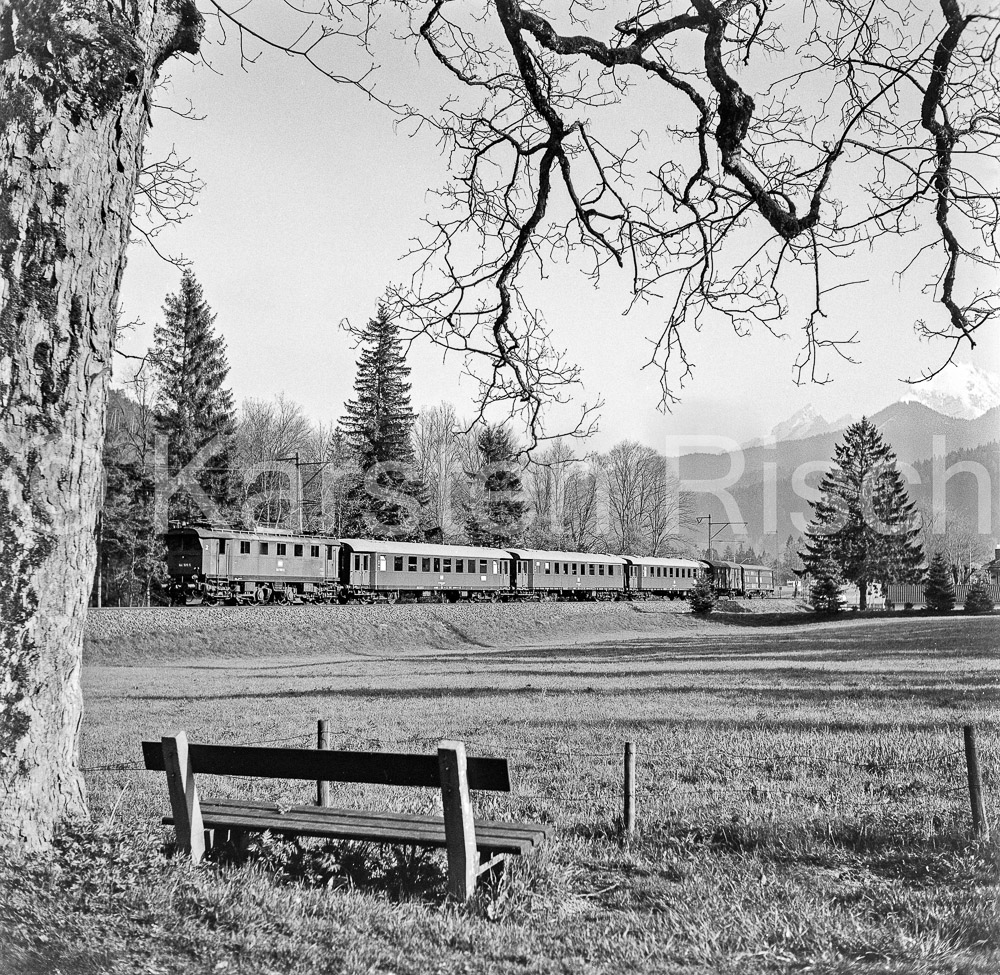 954 10,0 - 1979 70_KR66671