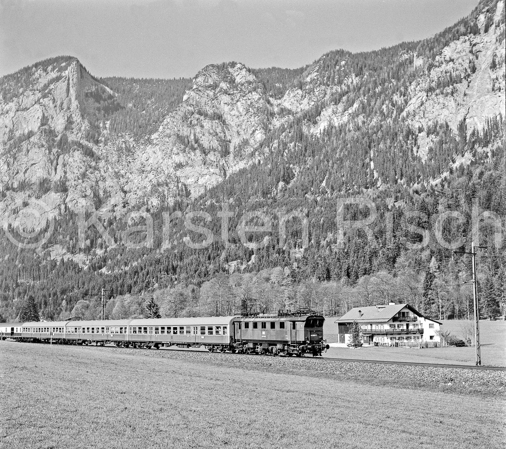 954 10,5 - 1979 70_KR66670