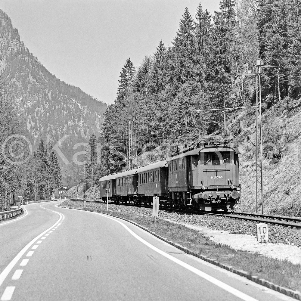 954 10,7 - 1979 69_KR66653