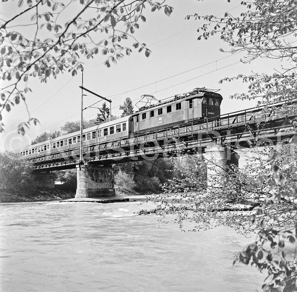 954 12,3 - 1979 70_KR66669