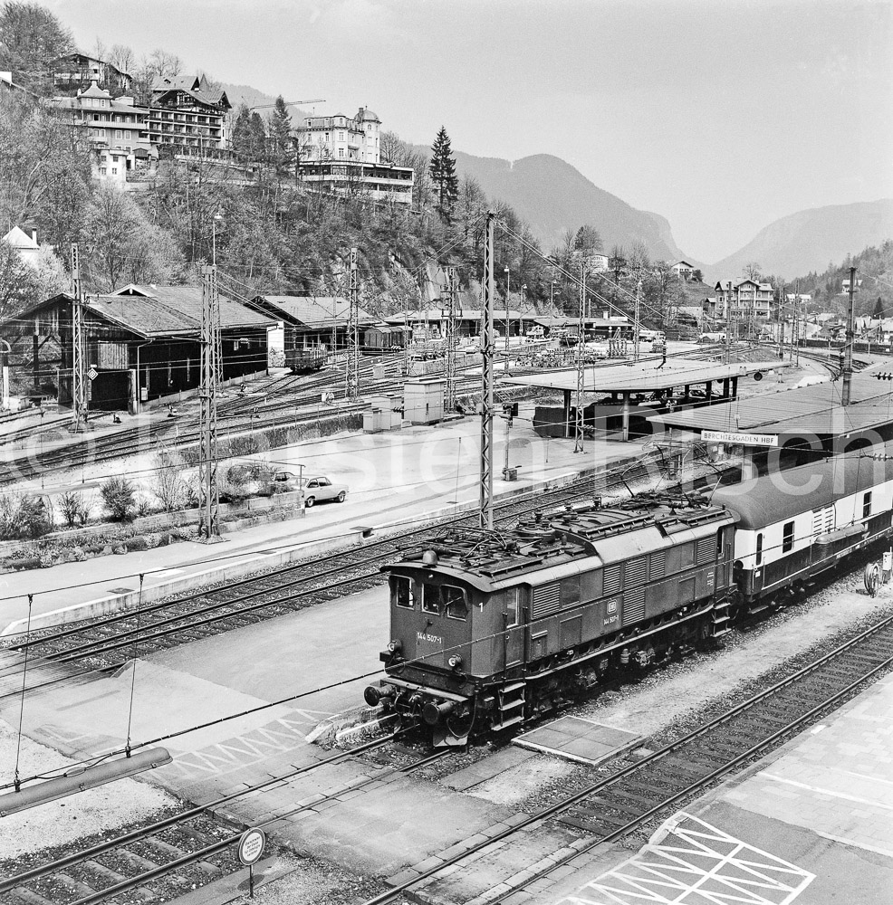 954 18,8 - 1979 64_KR66594