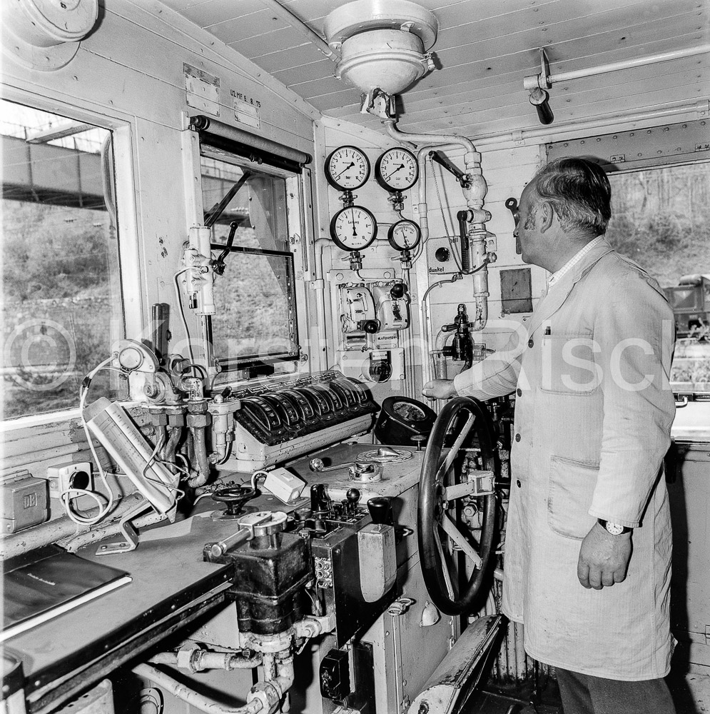 954 18,8 - 1979 65_KR66605