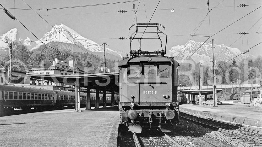 954 18,8 - 1979 67_KR66637