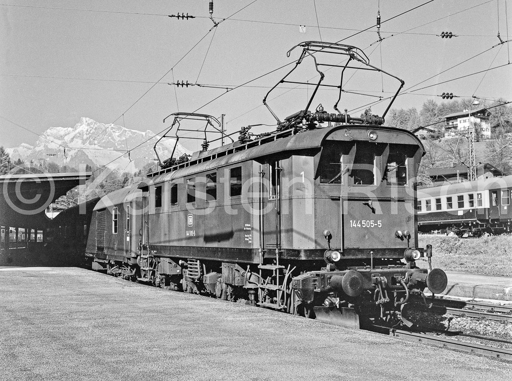 954 18,8 - 1979 68_KR66639